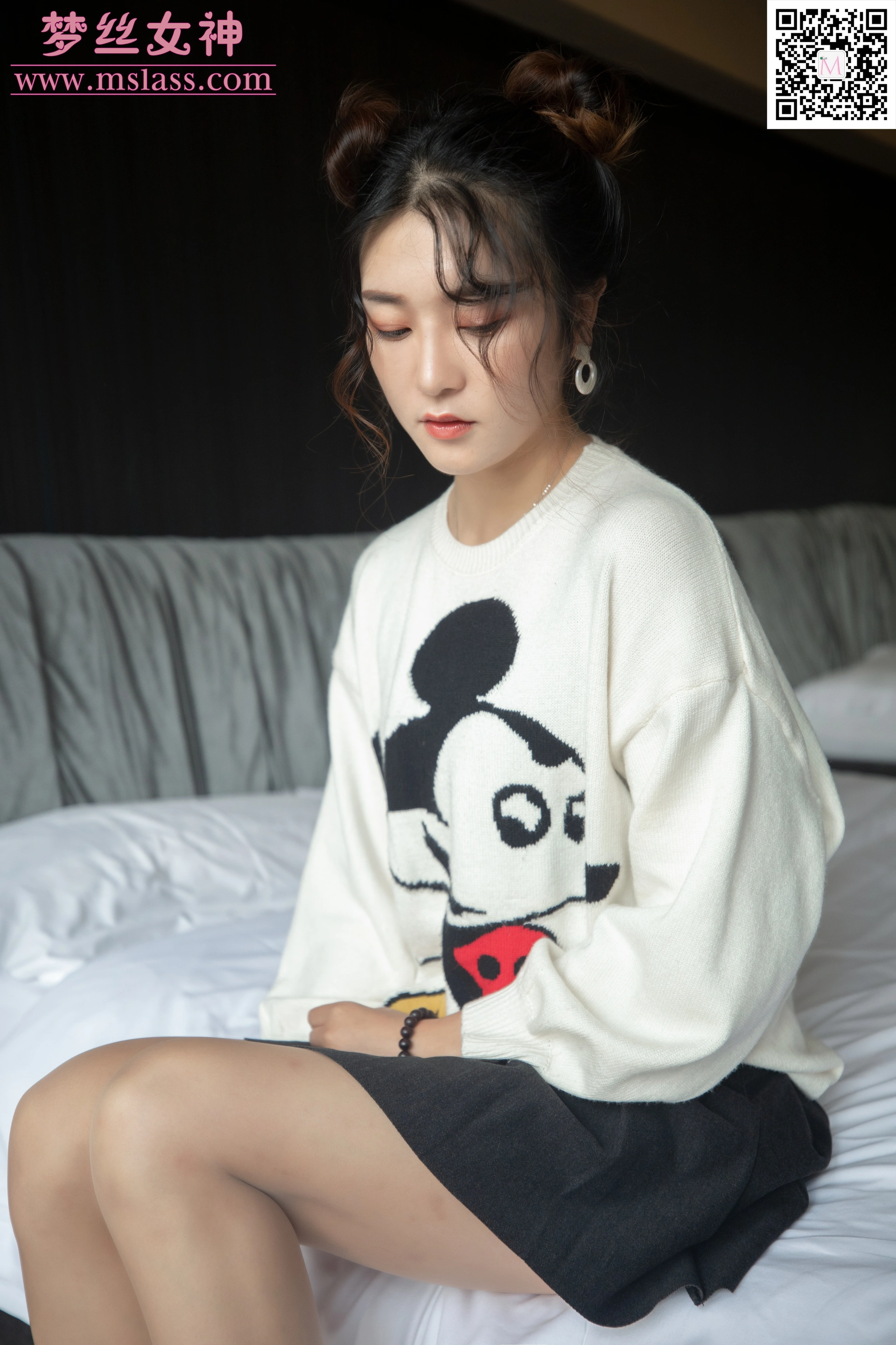 MSLASS梦丝女神 - 2019.11.12 NO.063 雨晨 白卫衣下的丝袜 1