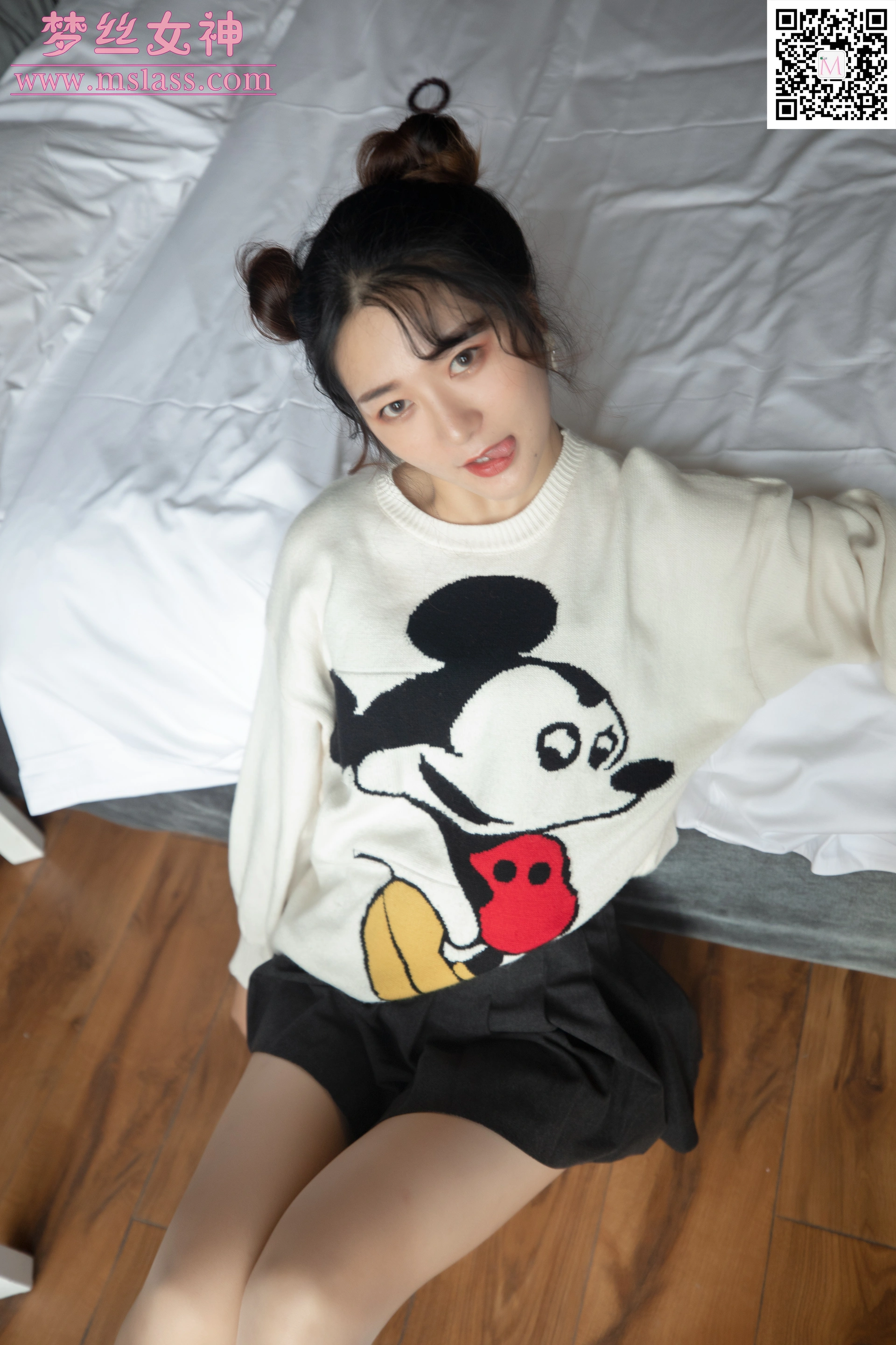 MSLASS梦丝女神 - 2019.11.12 NO.063 雨晨 白卫衣下的丝袜 3